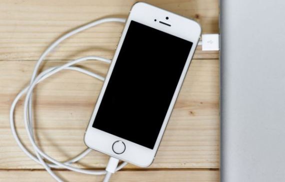 5 Tips Mempercepat Pengsian Baterai iPhone